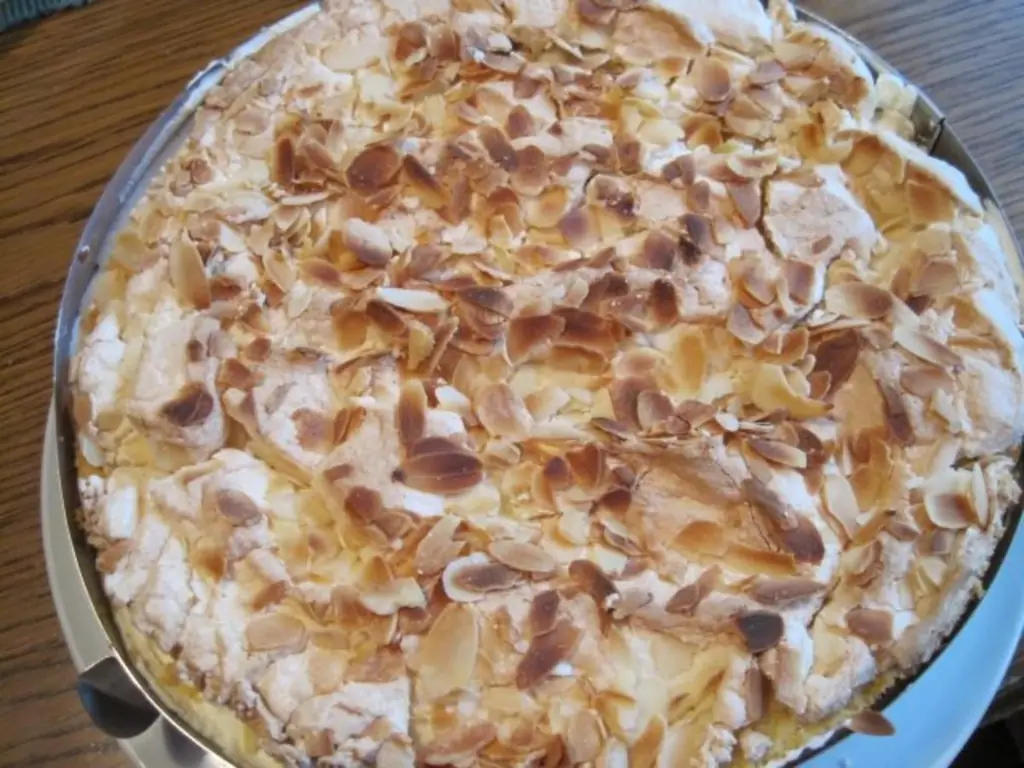 Клубничный торт с маслом и сахаром