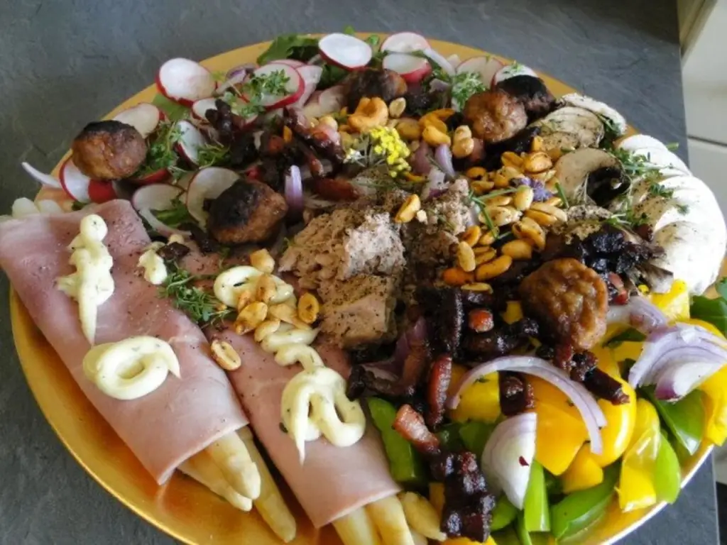 Легкий красочный летний салат, чтобы наесться досыта ИДЕАЛЬНО В ЖАРУ