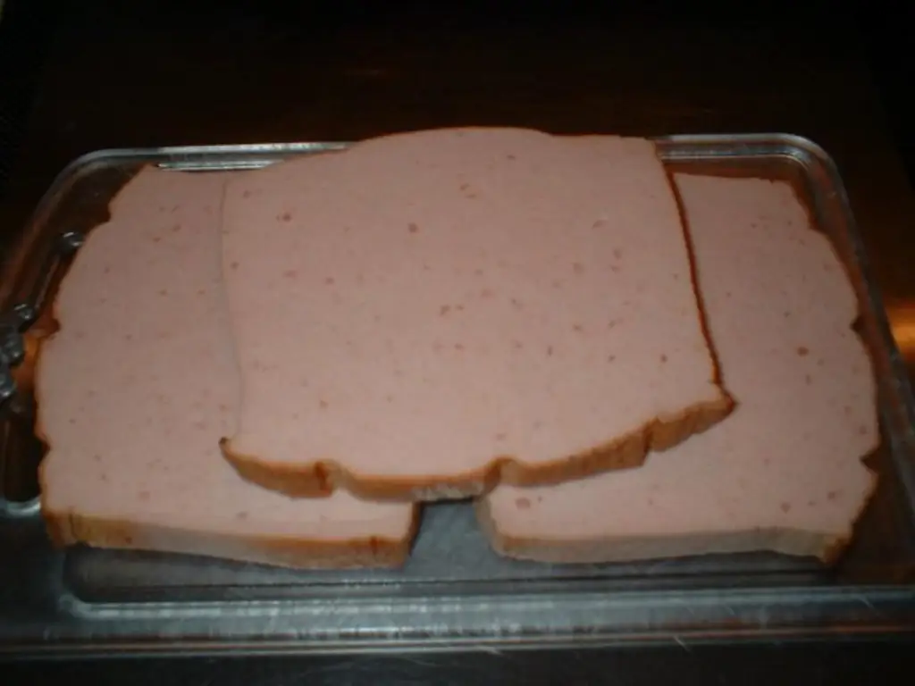 Гуляш из мясного рулета