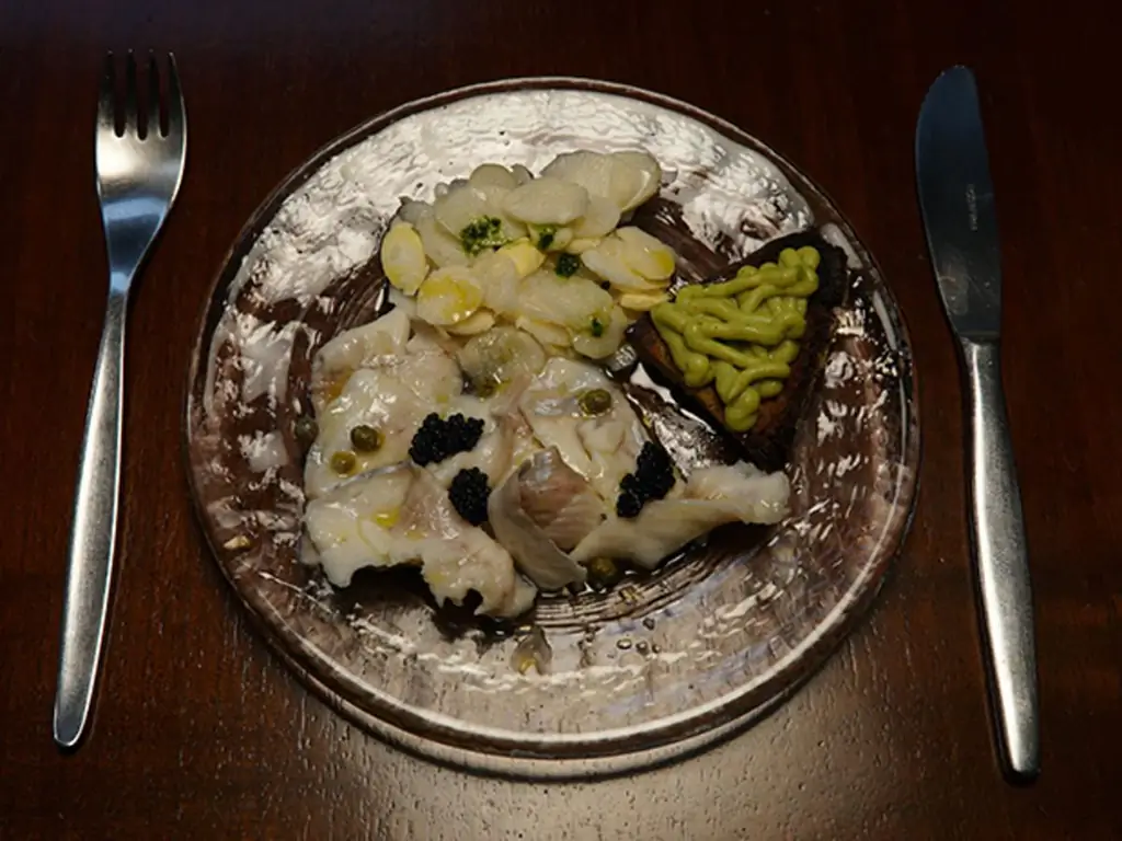 Севиче из форели со спаржей и авокадо