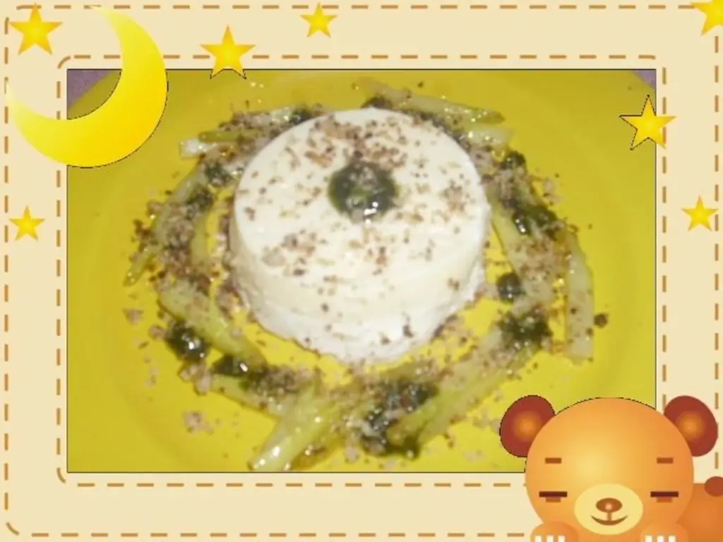 Сладкий мусс из спаржи с миндальной крошкой и базиликом