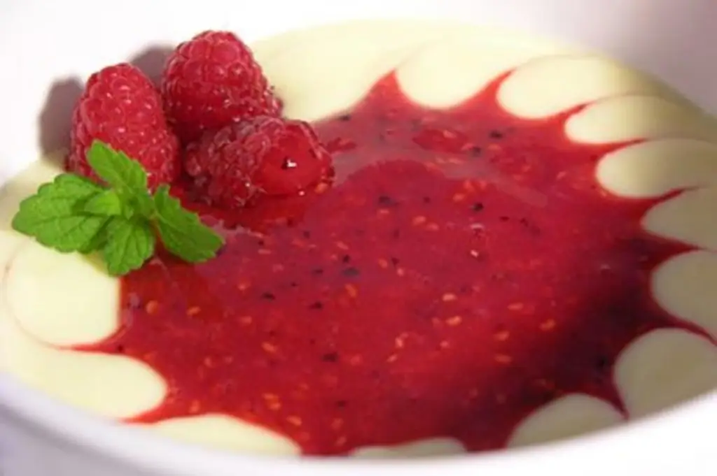 Панакотта с ягодами