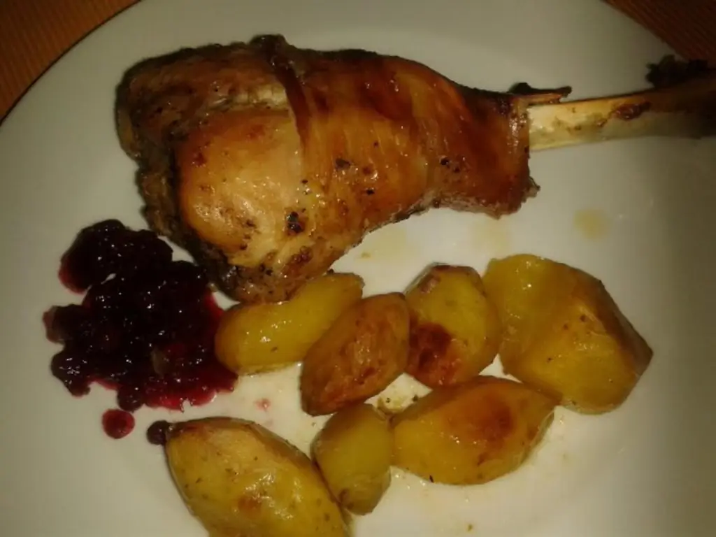 Ножки индейки, обжаренные с гарниром