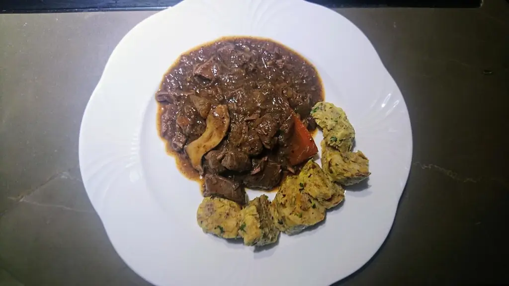 Рагу из оленя Запланировано на (необычное) рождественское семейное воссоединение