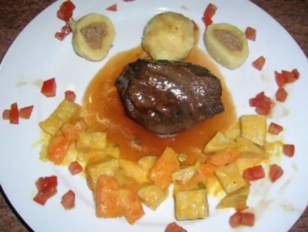 Бычьи щечки, тушеные в бароло с фуа-гра