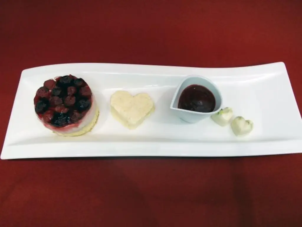 Торт малиновый с ванилью