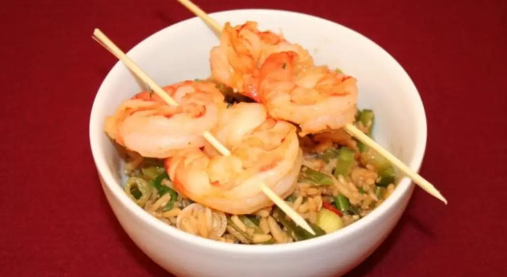 Рисовый салат с карри гамбас