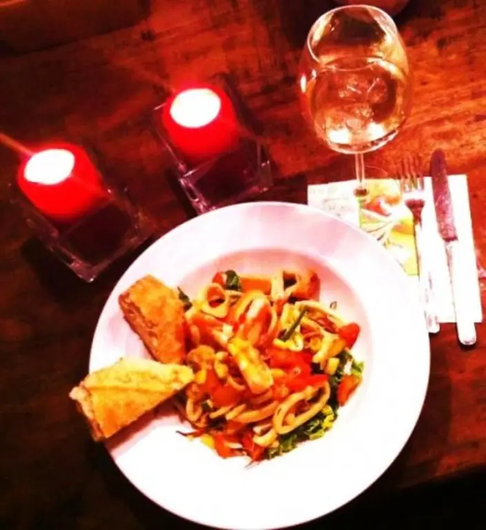 Салат из кальмаров салат из морских кальмаров