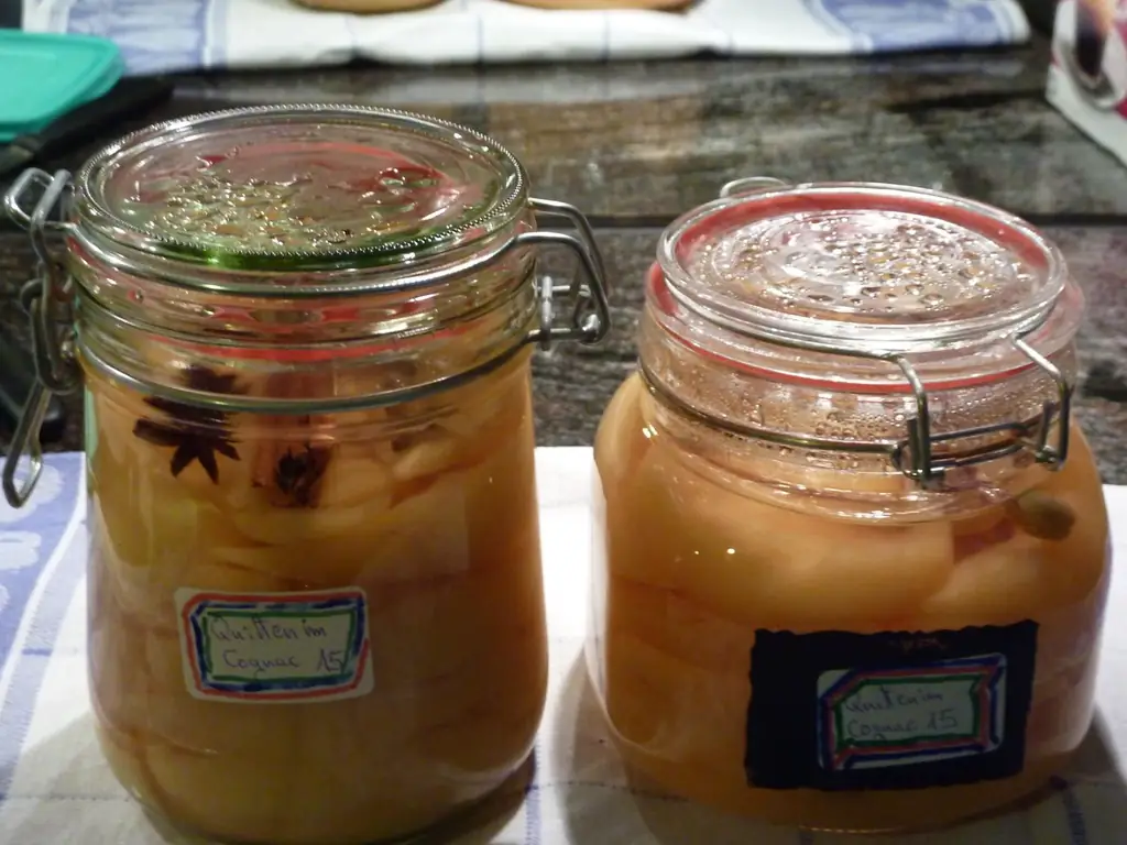 Айвовый компот со свежей айвой и лимонной водой