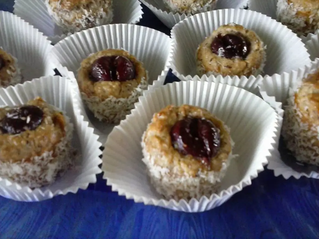 Фундук целует вишню с низким содержанием углеводов