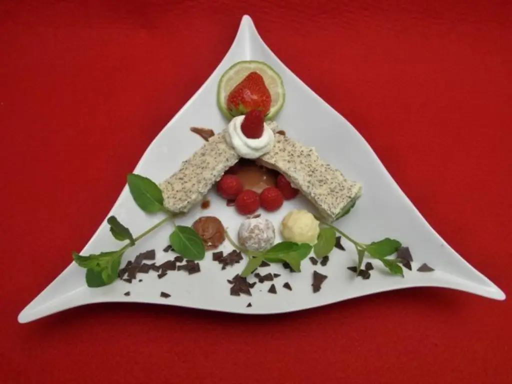 Парфе из мака с соусом пралине