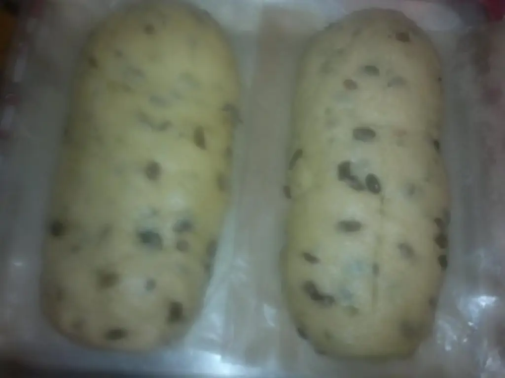 Рождественский столлен просеянный с мукой и сахаром