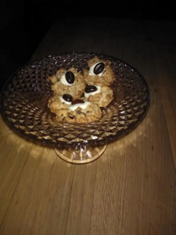 Горы хлопьев, печенья, выпечки