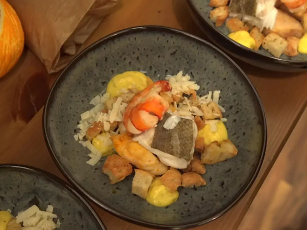 Буйабес с руйем и домашним багетом