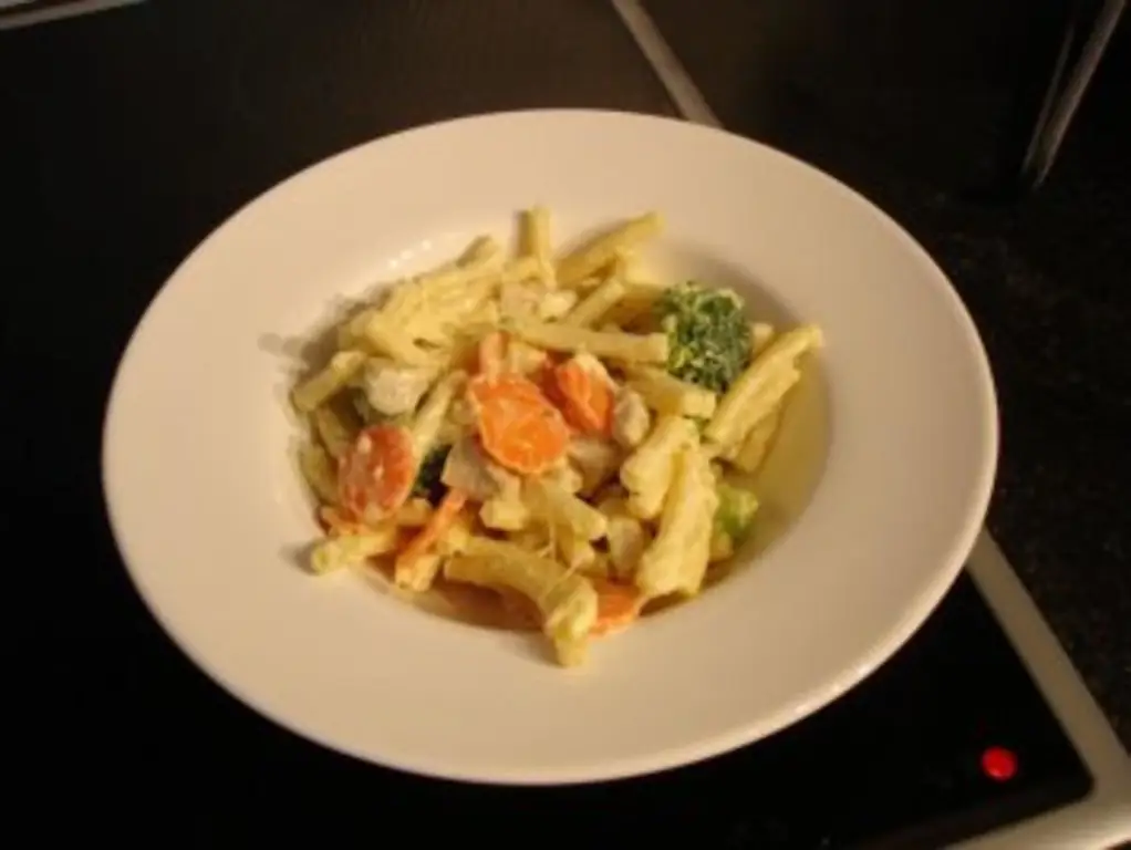 Макароны с чесночным кремом