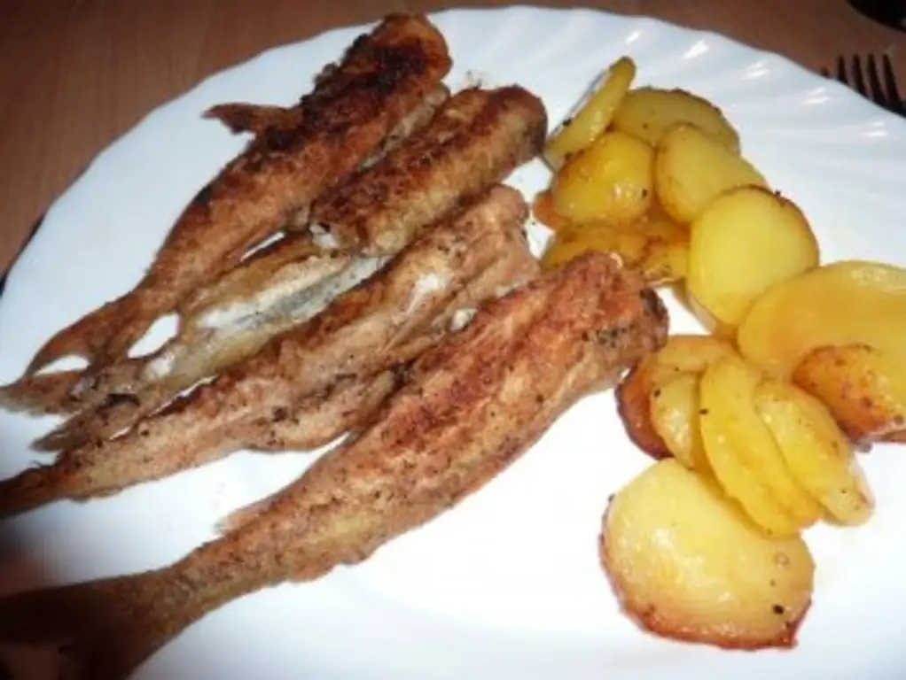 Рыба: Жареная и маринованная корюшка
