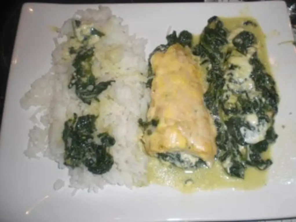 Вьюн на листовом шпинате