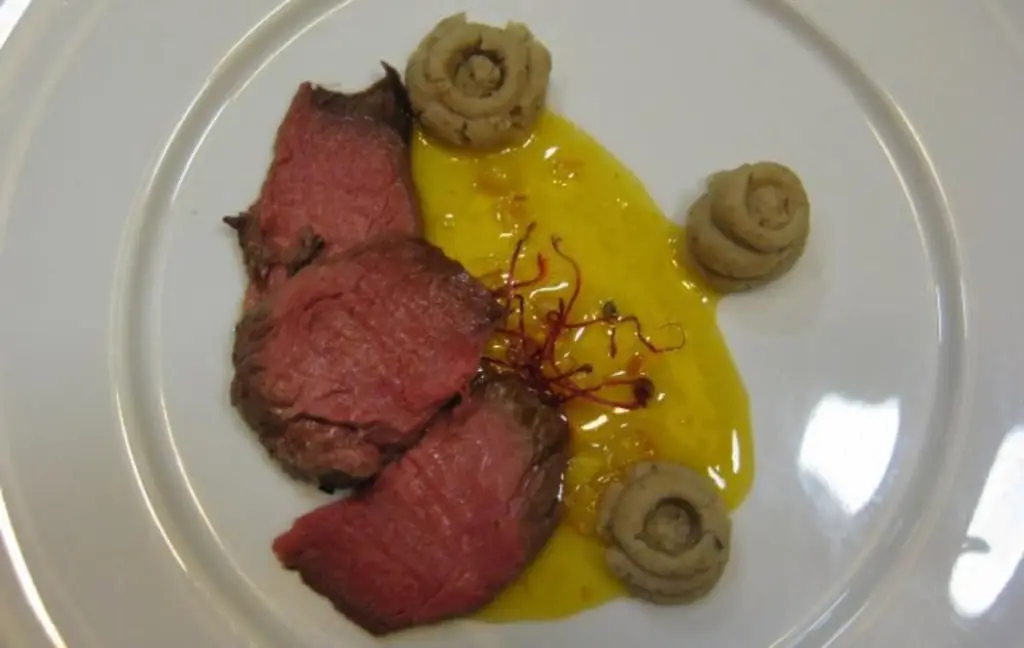 Филе кабана в апельсиновом соусе с пюре из каштанов