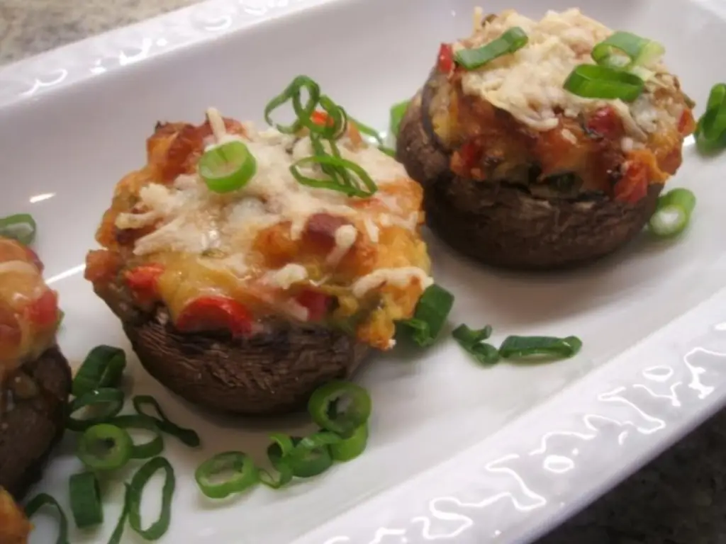 Грибы: Фаршированные коричневые грибы "Вердерес"