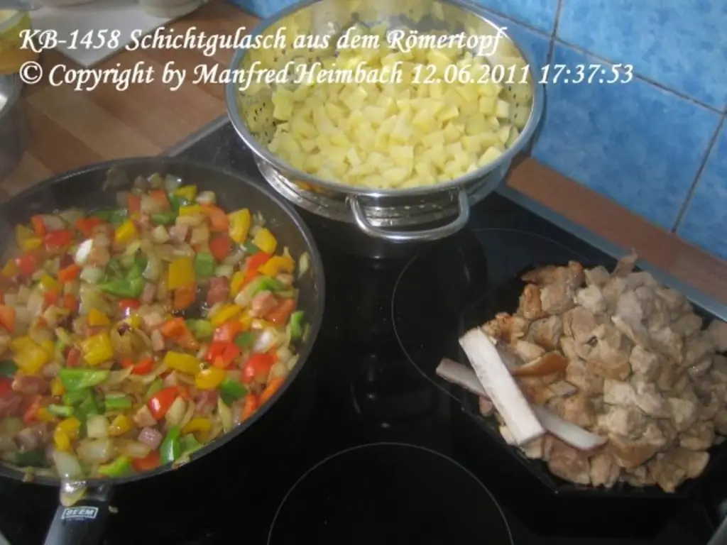 Мясо – слоеный гуляш от Römertopf