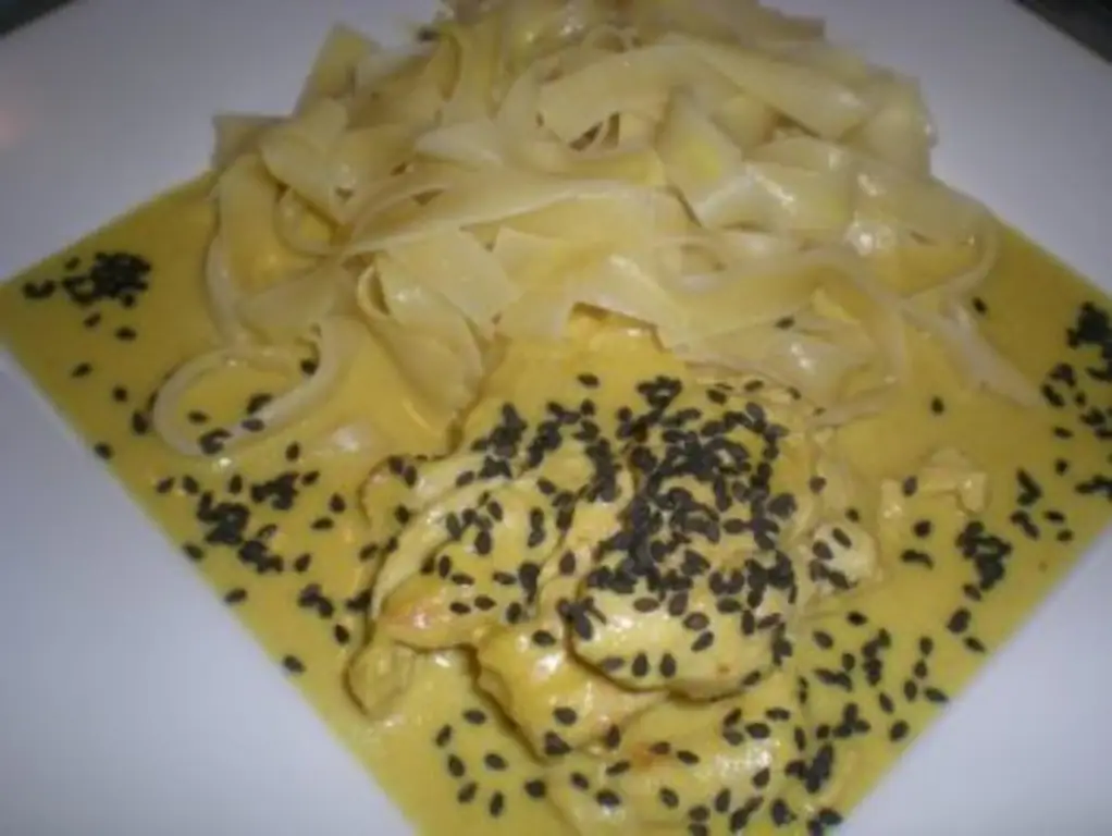 Полоски индейки в сливочном соусе карри