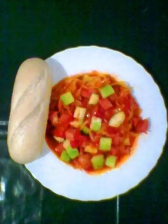 Сосиска-гуляш с квашеной капустой и огурцом