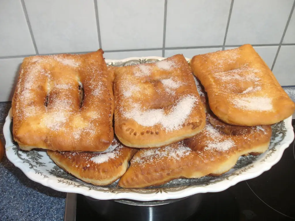 Strauben дрожжевое тесто, которое вкусно не только во время карнавала