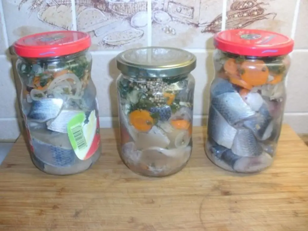 Маринованная зеленая селедка