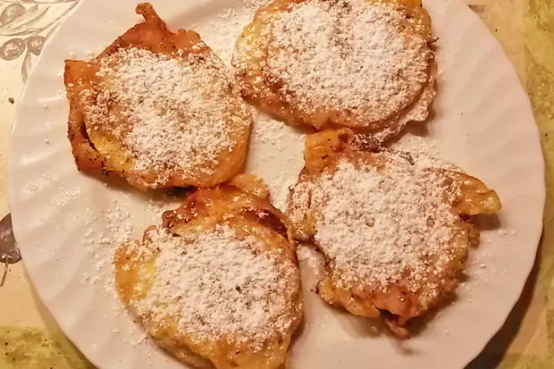 Дольки яблок, запеченные по-карибски