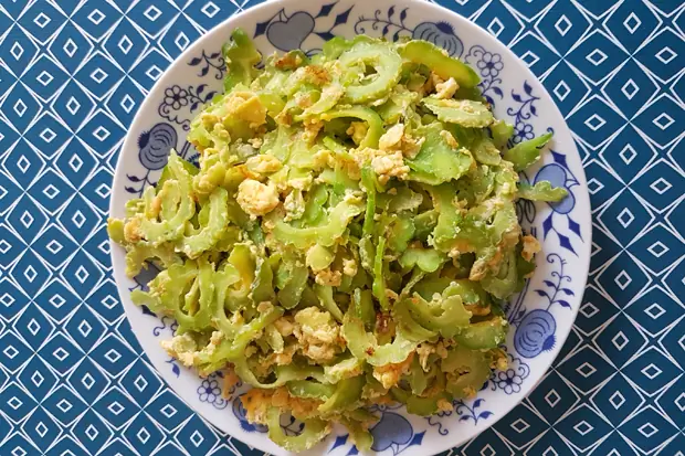 Жареная горькая дыня с яйцом Жареная горькая дыня с яйцом