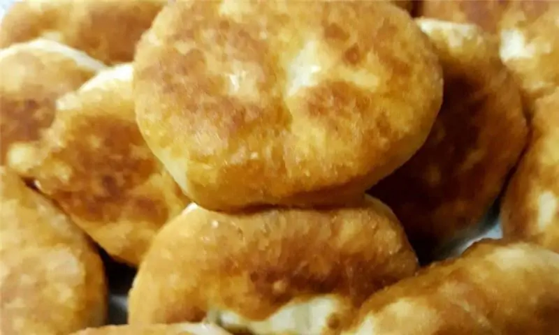 Любимые золотистые и вкусные ростки критской Myzithropitas - они становятся вкусными