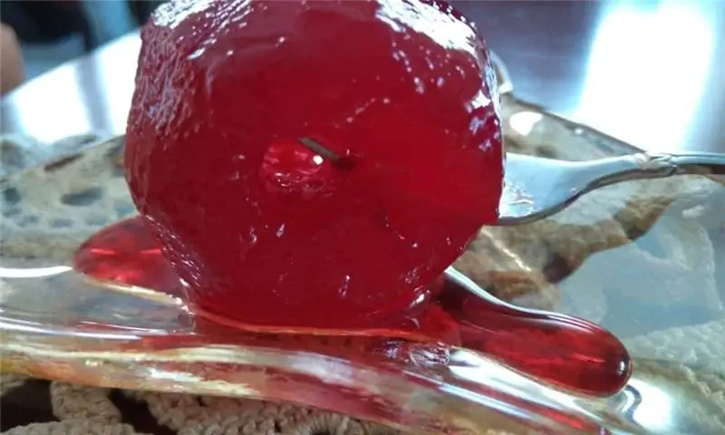 Чудесно выполненный и вкусный сладкий яблочный свисток