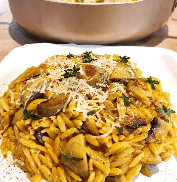 Очень красивое и ароматное блюдо - перловка с грибами и куркумой