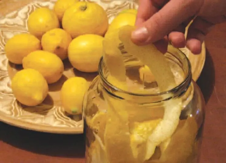 Ликер лимонный с насыщенным ароматом