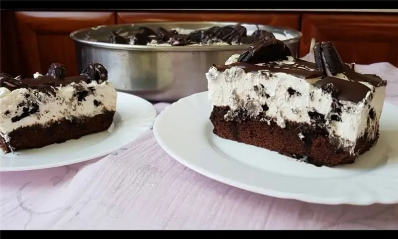 Пан-паста с шоколадной основой и кремом с клубничным орео