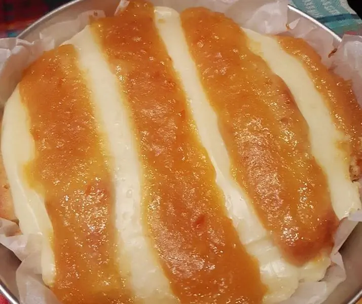Очень оригинальный и эффектный торт с кремом и джемом