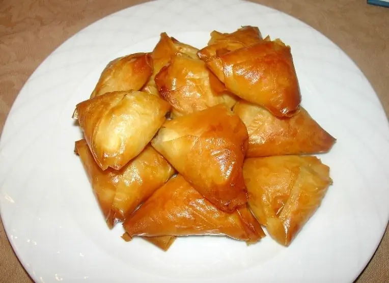Классические хрустящие сырные пироги с сыром фета и антотиро