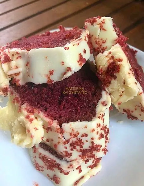 Воздушный красный торт с белым кремом или глазурью - Red Velvet