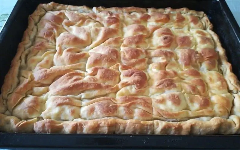 Вкусный и золотистый сырный пирог с домашней фольгой