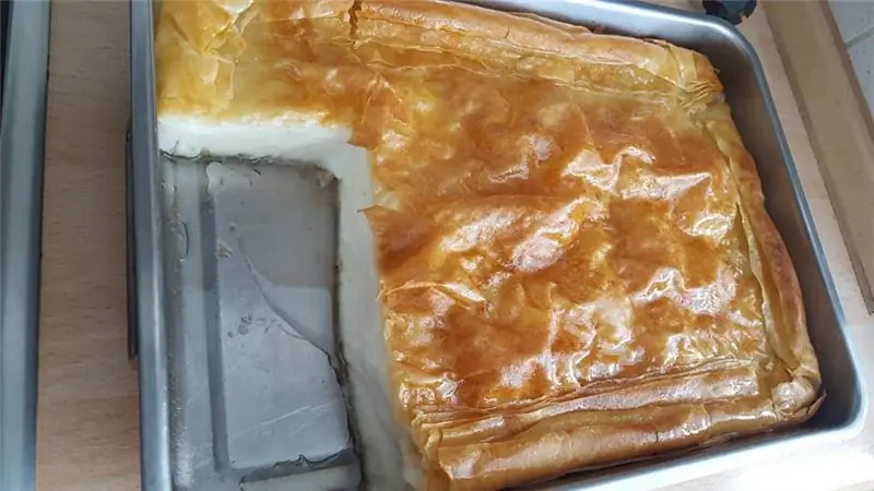Молочный пирог с пышным кремом мухалеби и панировочными сухарями