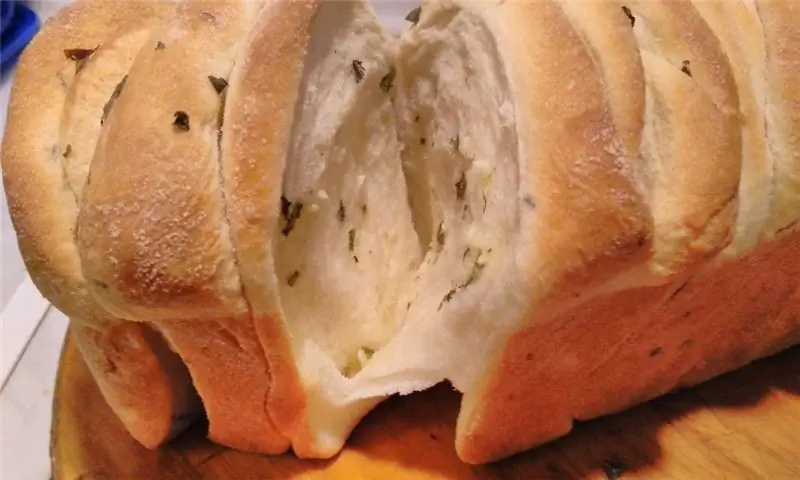 Приготовьте вкусный чесночный хлеб очень легко и быстро