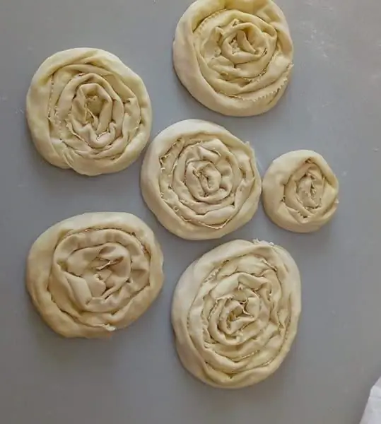 Вкусный критский рецепт сарикопитов
