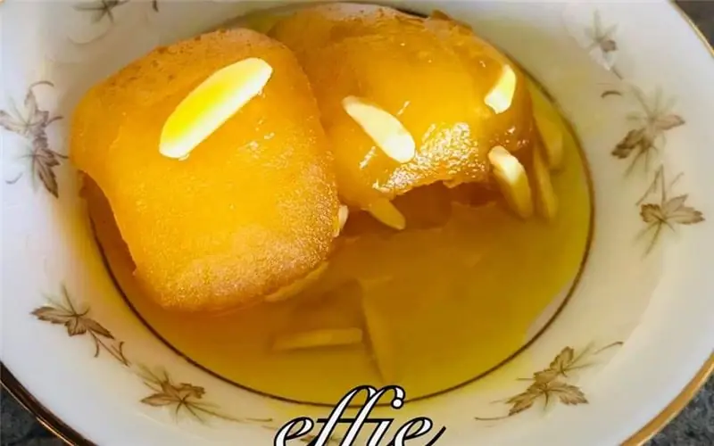 Десерт из ложек с нежными угощениями