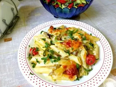 Запеченный пенне с овощами и сырной смесью – Быстро, просто и по-средиземноморски