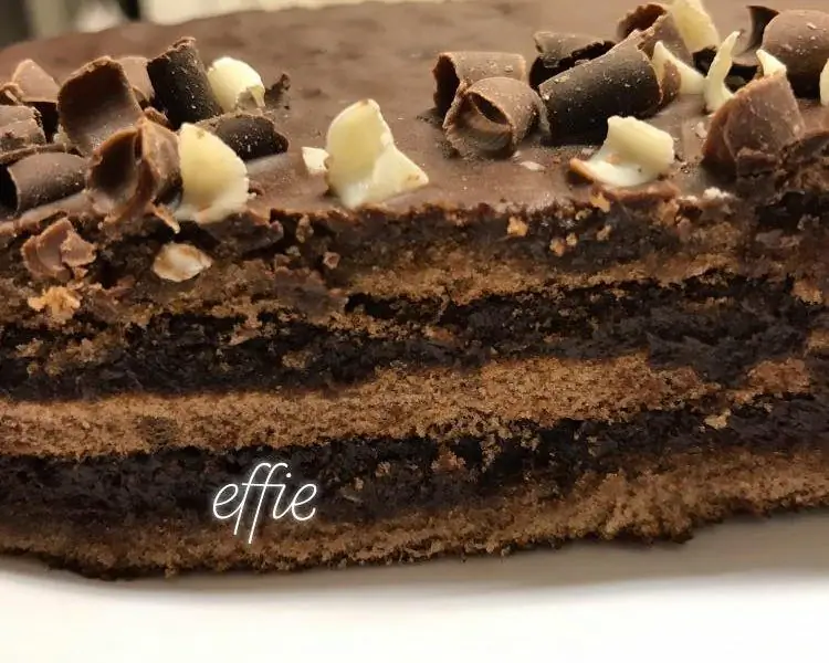 Воздушный и мускусный пирог, который едят небольшими порциями