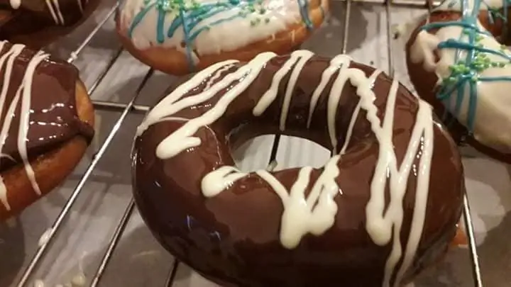 Пышные и вкусные пончики - все, что нужно для полноценного завтрака