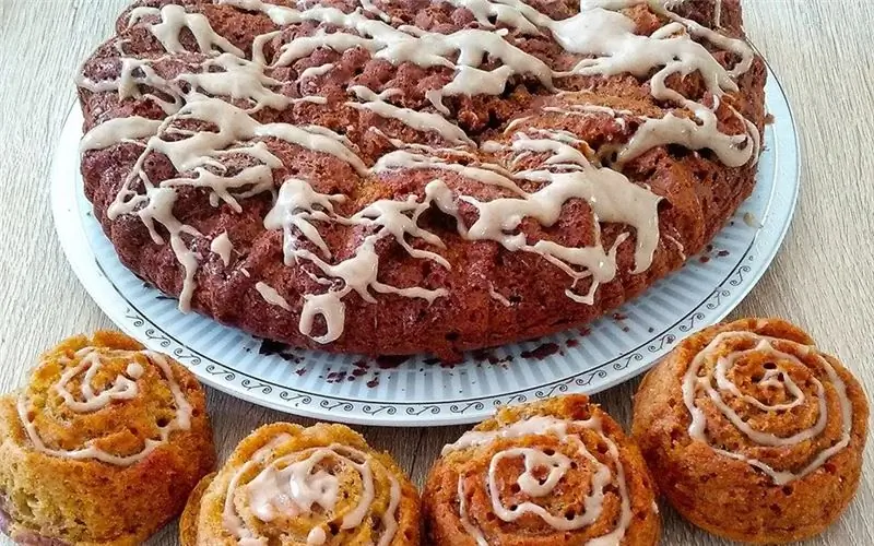 Без сахара! Пушистый торт с какао, изюмом и глазурью из арахисового масла