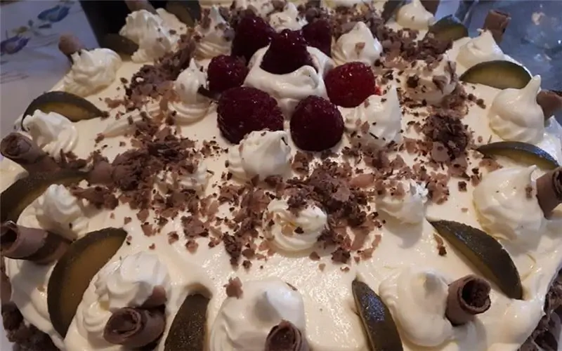 Торт за 10 минут, который можно приготовить на день рождения или другой праздник