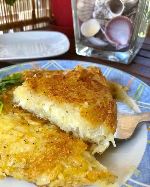 Легкий рецепт вкусной картошки на терке с сырной начинкой