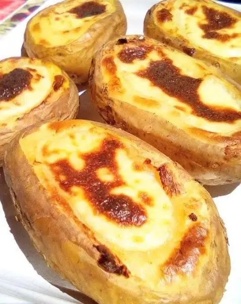 Картофель фаршированный с фаршем и бешамелем